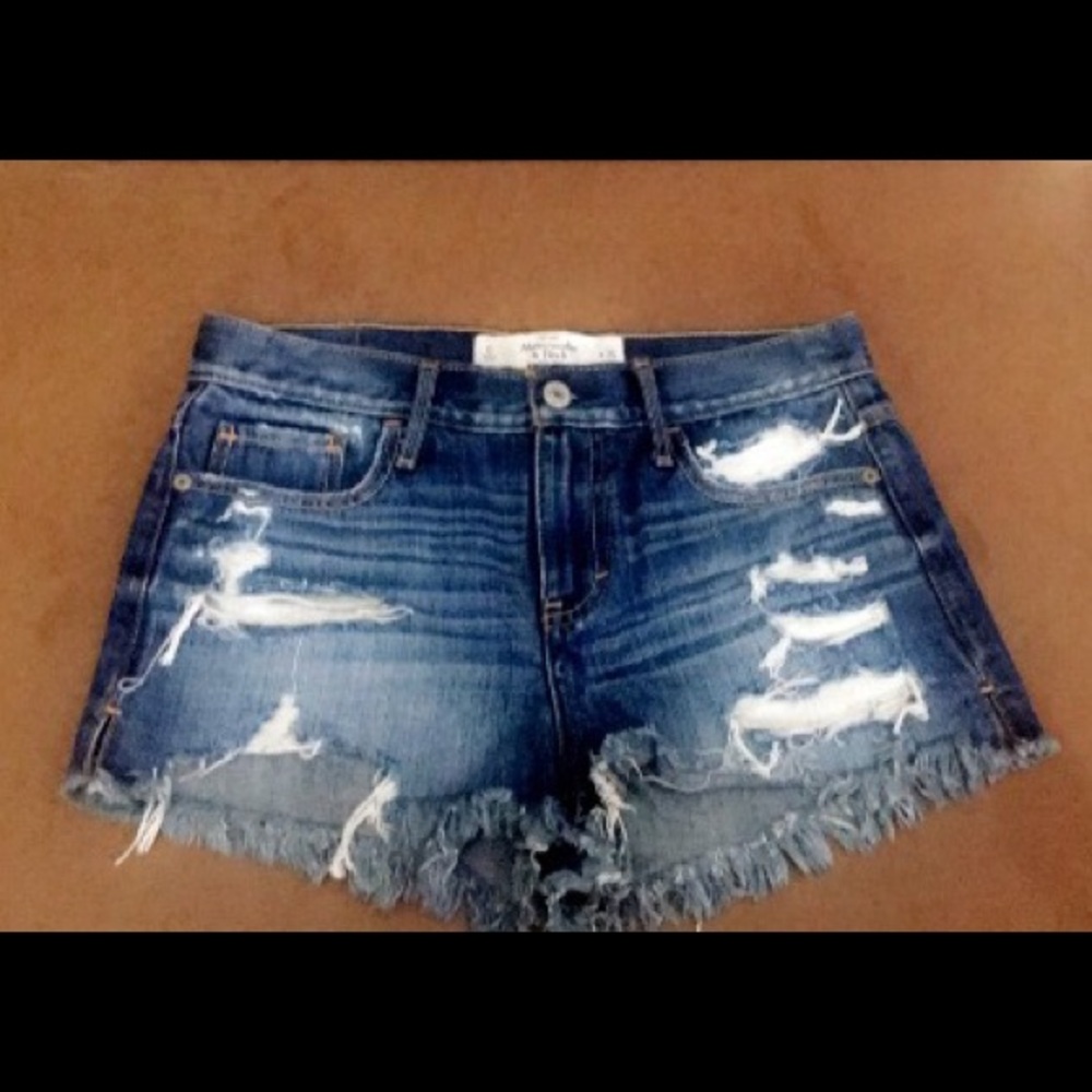 Abercrombie & Fitch distressed denim shorts sz 0